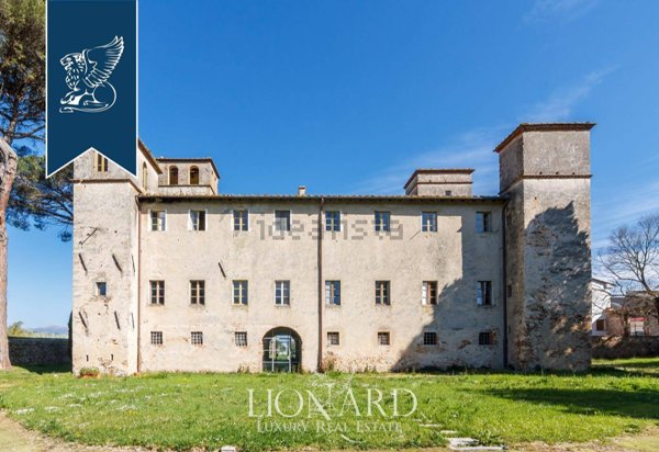 casa indipendente in vendita a Lucca