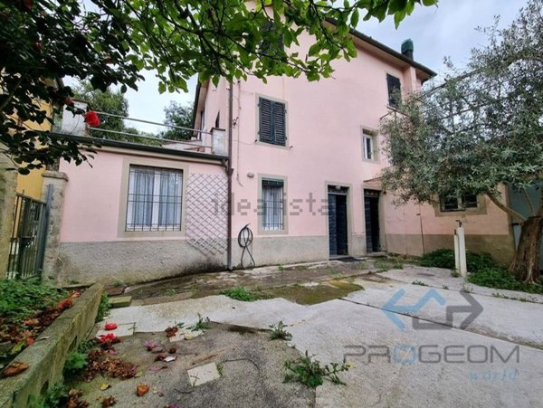 casa indipendente in vendita a Lucca in zona Santa Maria del Giudice