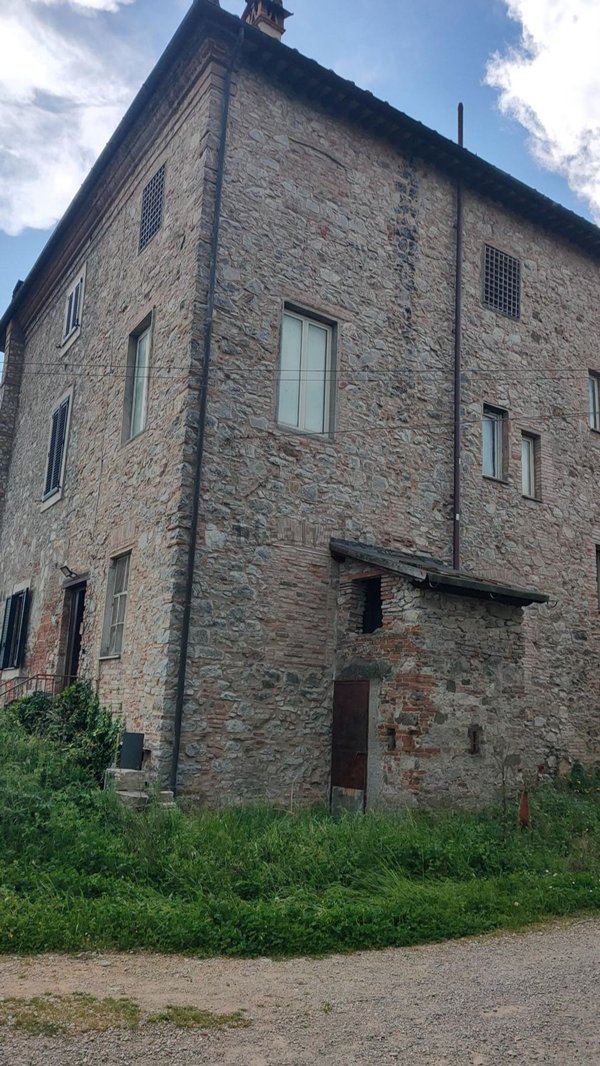 intera palazzina in vendita a Lucca