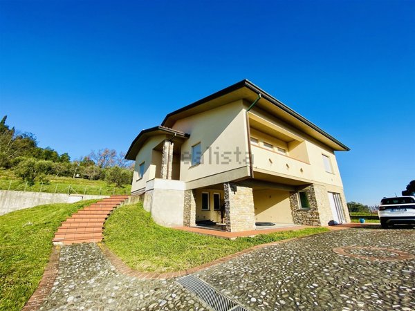 casa indipendente in vendita a Lucca in zona Balbano
