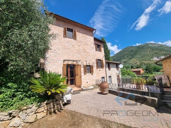 casa indipendente in vendita a Lucca in zona Santa Maria del Giudice