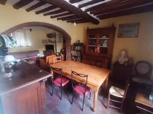 casa indipendente in vendita a Lucca in zona Piazzano