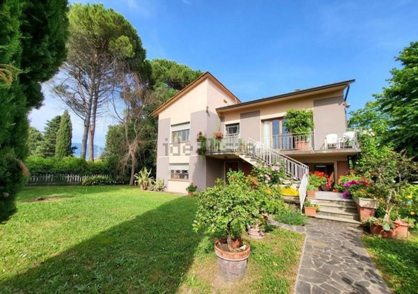 casa indipendente in vendita a Lucca in zona Centro Città