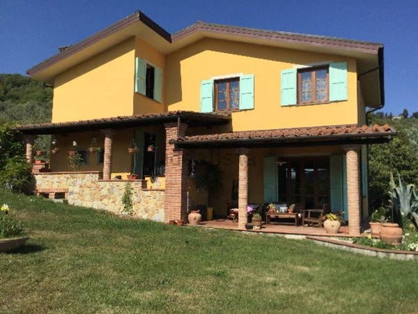 casa indipendente in vendita a Lucca in zona Piazzano
