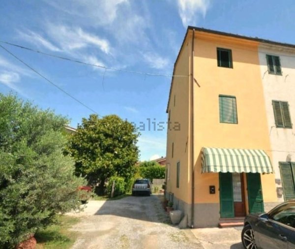 casa indipendente in vendita a Lucca in zona zona Antraccoli