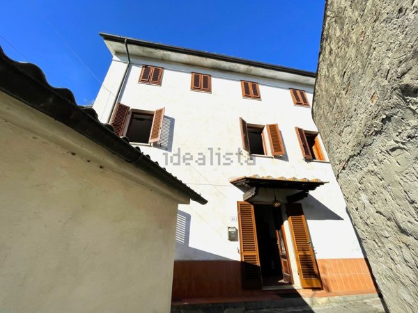 casa indipendente in vendita a Lucca in zona Ponte a Moriano