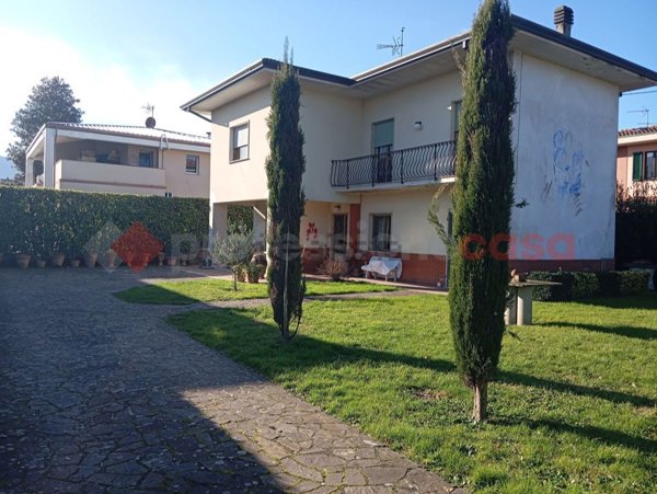casa indipendente in vendita a Lucca in zona Nave