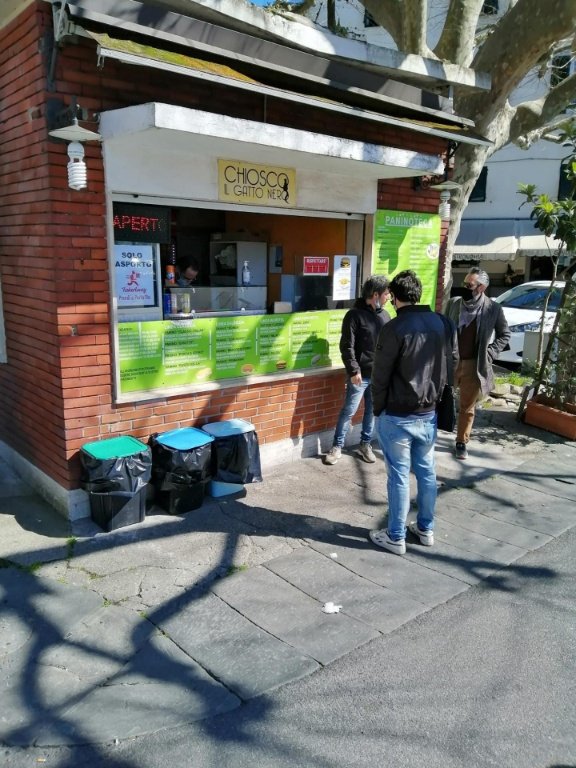 locale commerciale in vendita a Lucca in zona Nave