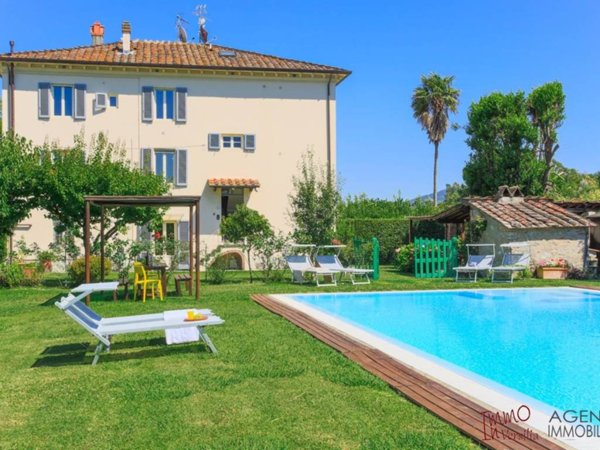 casa indipendente in vendita a Lucca in zona Cerasomma