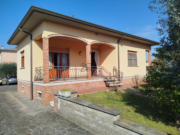 casa indipendente in vendita a Lucca in zona zona SS. Annunziata