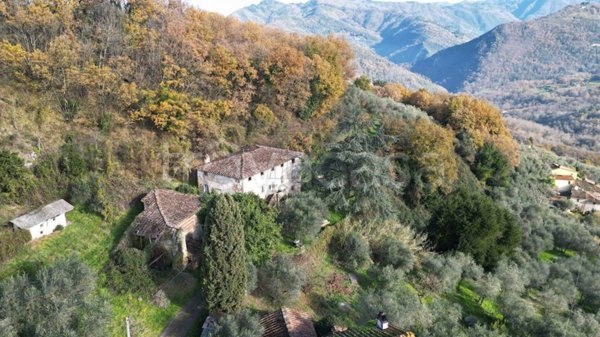 casa indipendente in vendita a Lucca in zona Mutigliano