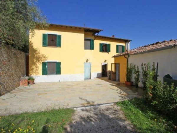 casa indipendente in vendita a Lucca in zona Nozzano