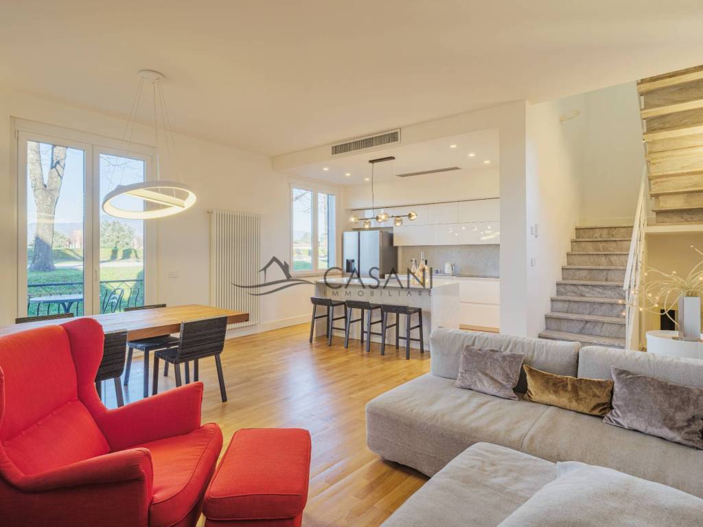 casa indipendente in vendita a Lucca in zona Centro Città
