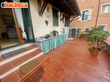 casa indipendente in vendita a Lucca in zona Nozzano