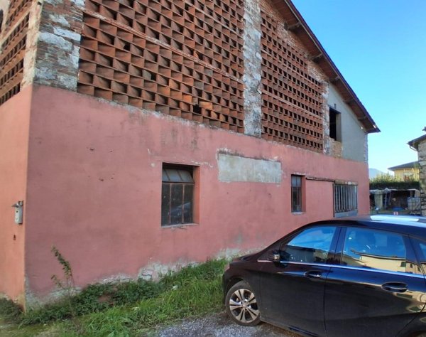 casa indipendente in vendita a Lucca in zona Maggiano