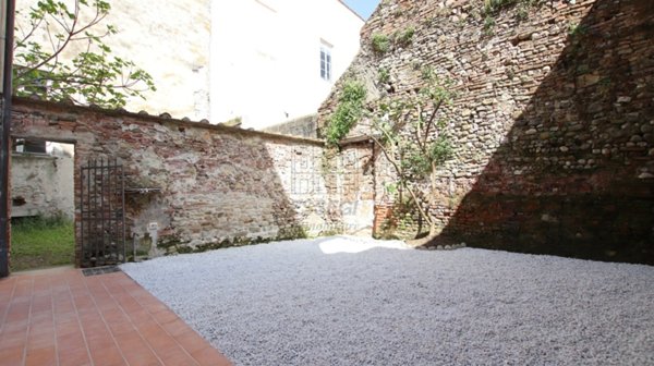 appartamento in vendita a Lucca in zona Centro Città