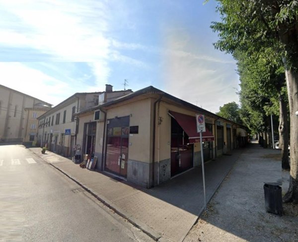 locale commerciale in vendita a Lucca in zona zona San Vito