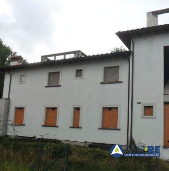 casa indipendente in vendita a Lucca