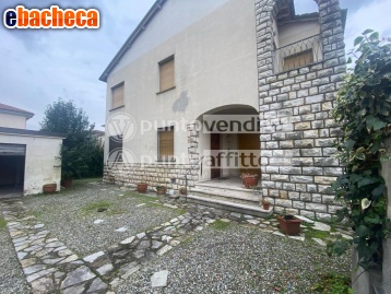casa indipendente in vendita a Lucca in zona Zona San Concordio