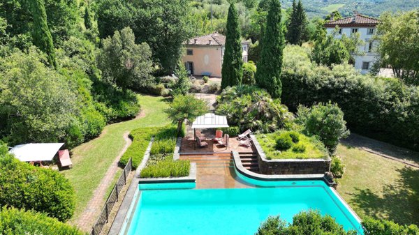 casa indipendente in vendita a Lucca in zona Picciorana