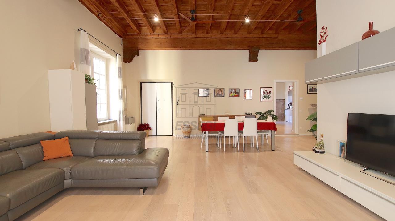 appartamento in vendita a Lucca in zona Centro Città