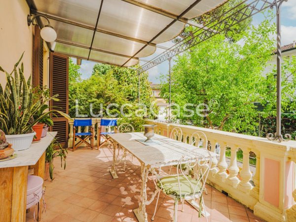 casa indipendente in vendita a Lucca in zona Centro Città