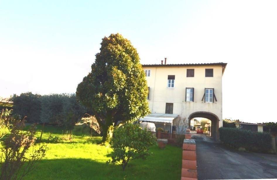 casa indipendente in vendita a Lucca in zona San Pietro a Vico