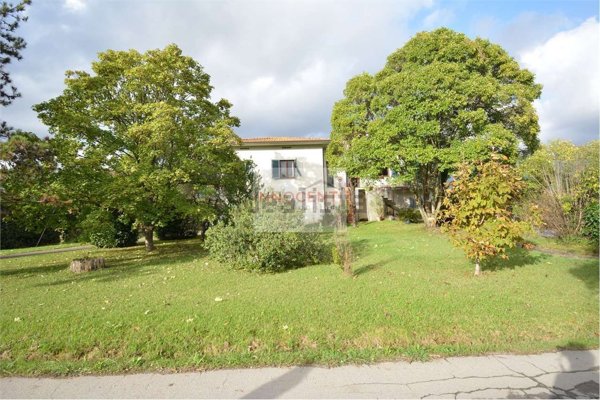 casa indipendente in vendita a Lucca in zona San Quirico di Moriano