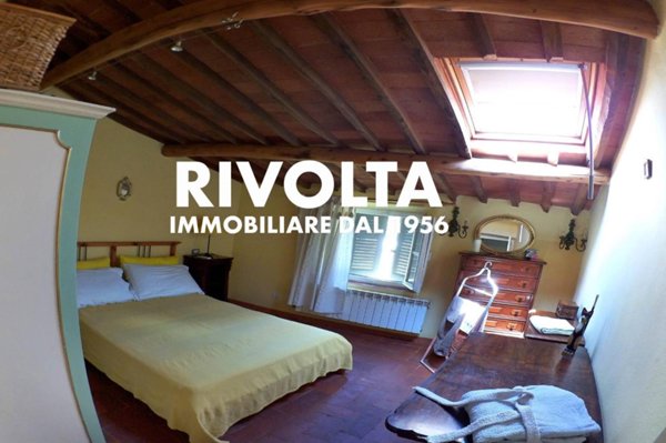 casa indipendente in vendita a Lucca in zona Vallebuia