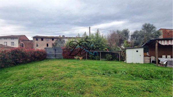 casa indipendente in vendita a Lucca in zona San Pietro a Vico