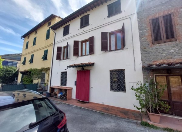 casa indipendente in vendita a Lucca in zona Nave