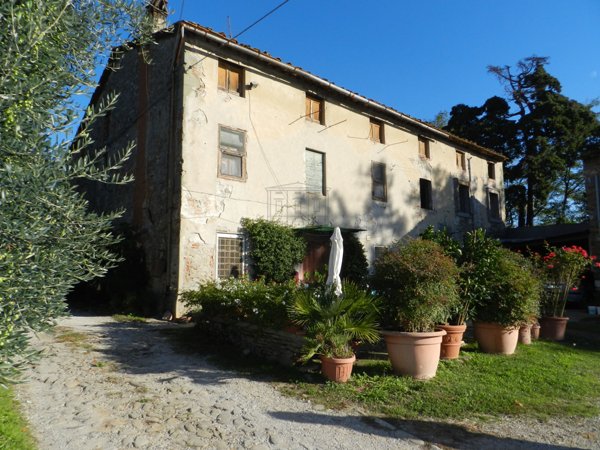 casa indipendente in vendita a Lucca in zona Centro Città