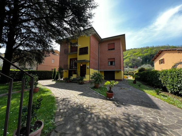 casa indipendente in vendita a Lucca in zona Palmata