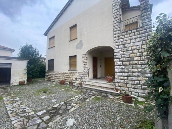 casa indipendente in vendita a Lucca in zona Pontetetto