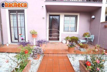 casa indipendente in vendita a Lucca in zona San Macario in Piano