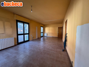 ufficio in vendita a Lucca in zona Centro Città