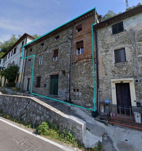 casa indipendente in vendita a Lucca in zona Vinchiana