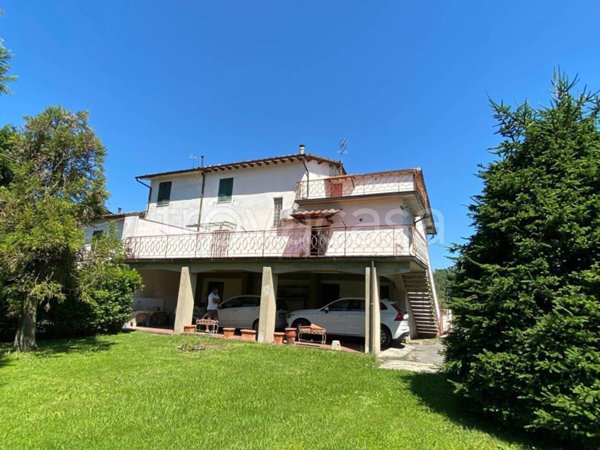 casa indipendente in vendita a Lucca in zona Montuolo