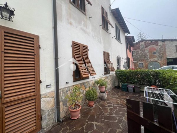 casa indipendente in vendita a Lucca in zona Meati