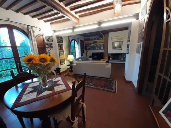 casa indipendente in vendita a Lucca