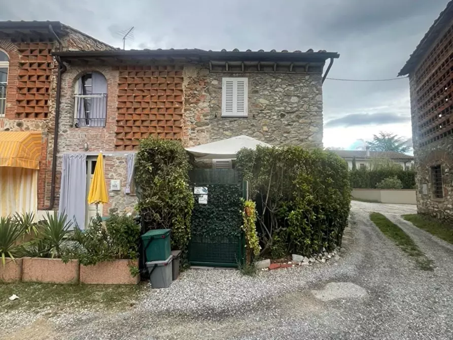 casa indipendente in vendita a Lucca in zona Cappella