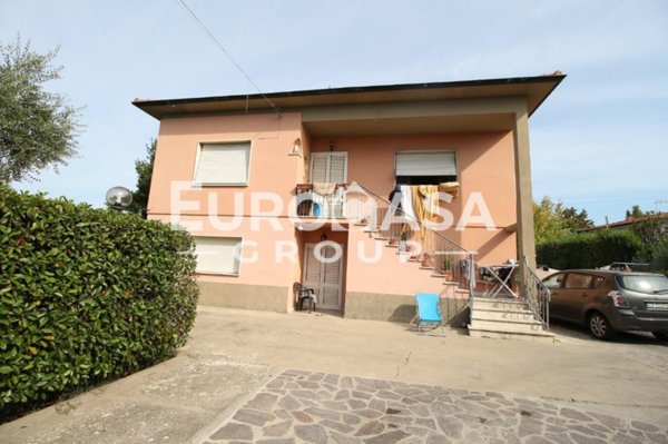 casa indipendente in vendita a Lucca in zona zona Arancio