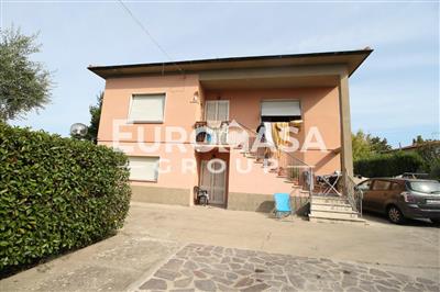 casa indipendente in vendita a Lucca in zona zona Arancio