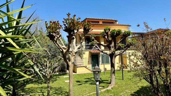 casa indipendente in vendita a Lucca in zona Zona San Concordio