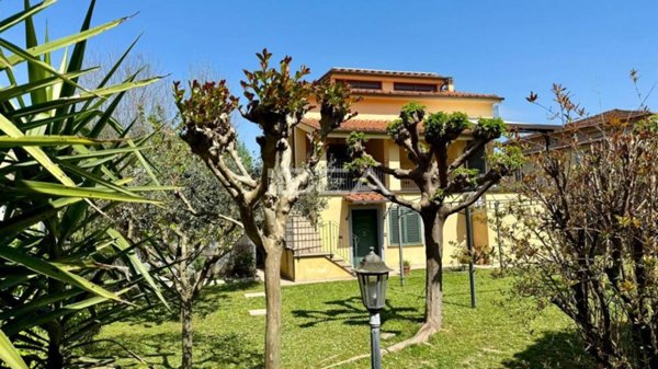 casa indipendente in vendita a Lucca in zona Zona San Concordio