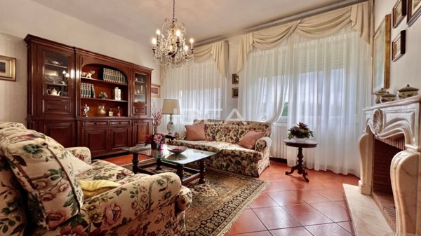 casa indipendente in vendita a Lucca in zona Centro Città