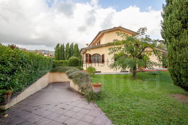 casa indipendente in vendita a Lucca in zona Monte San Quirico
