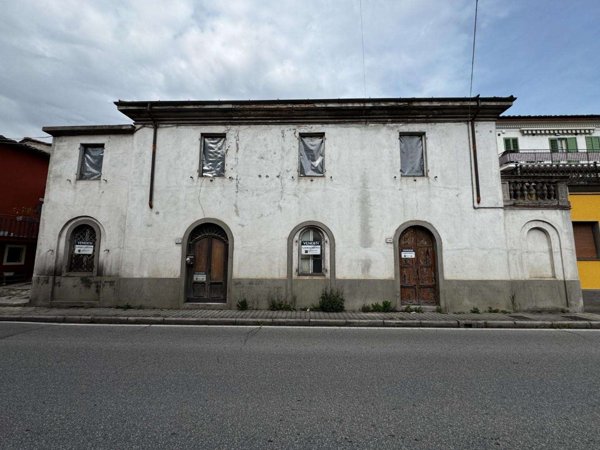 intera palazzina in vendita a Lucca in zona Ponte a Moriano