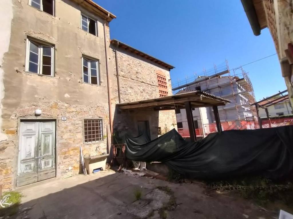 casa indipendente in vendita a Lucca in zona zona Mugnano