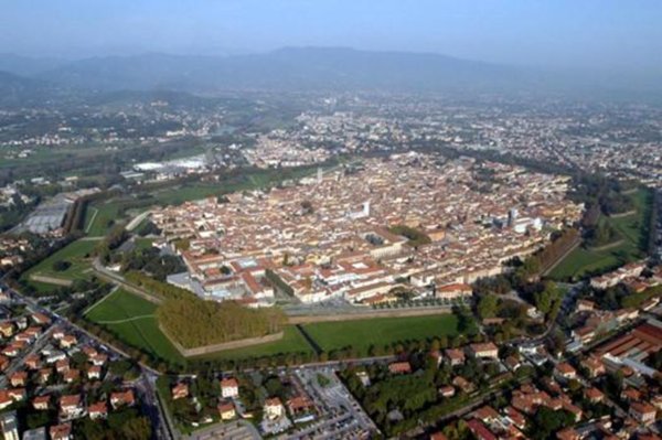 negozio in vendita a Lucca in zona zona San Vito